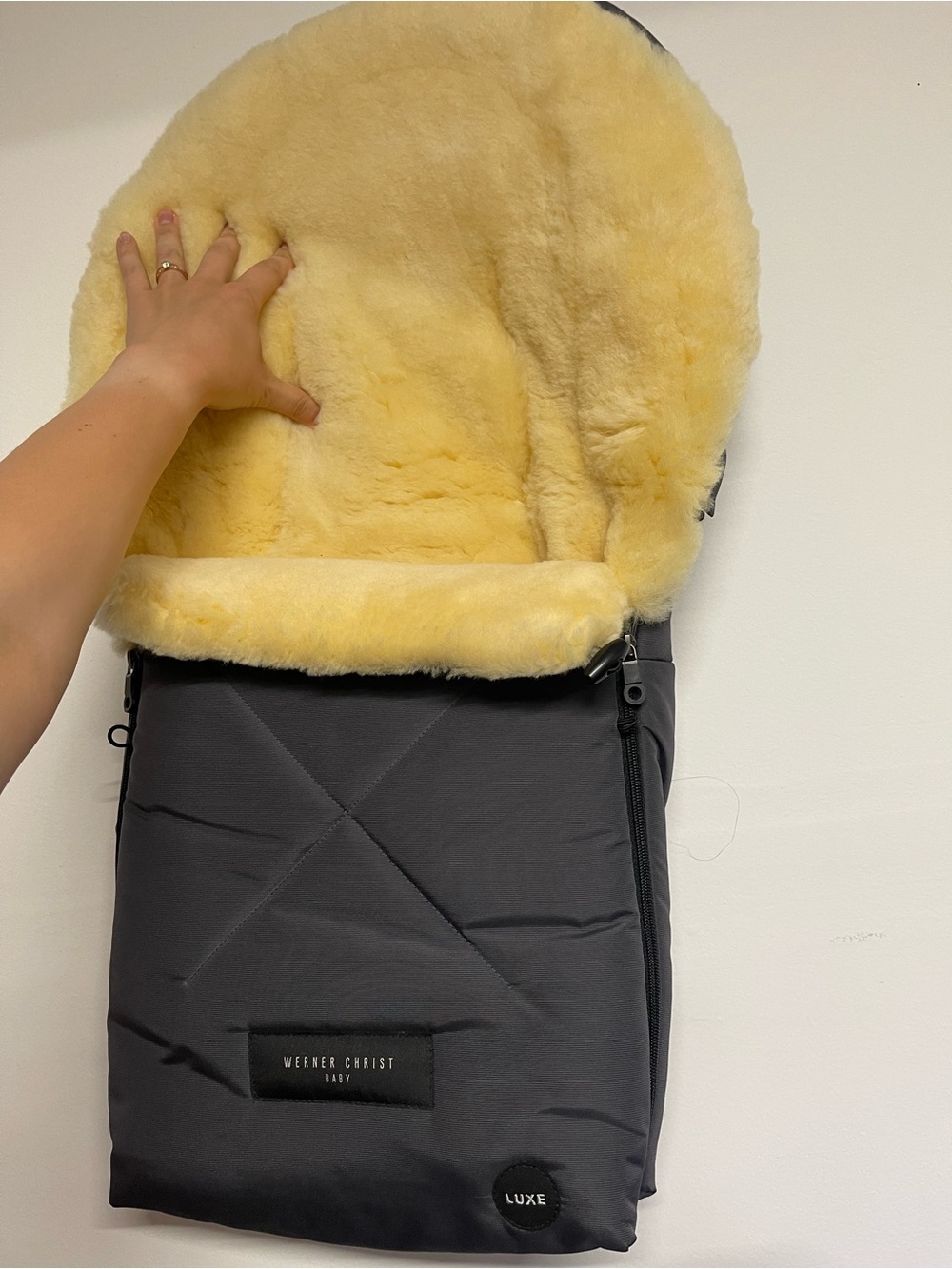 OSLO ICONIC LINE SHEEPSKIN FOOTMUFF ST For Carrycots and Bassinets, new